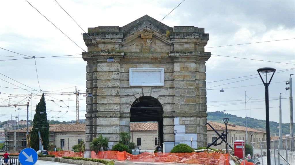 ANCONA - de stadspoort Porta Pia