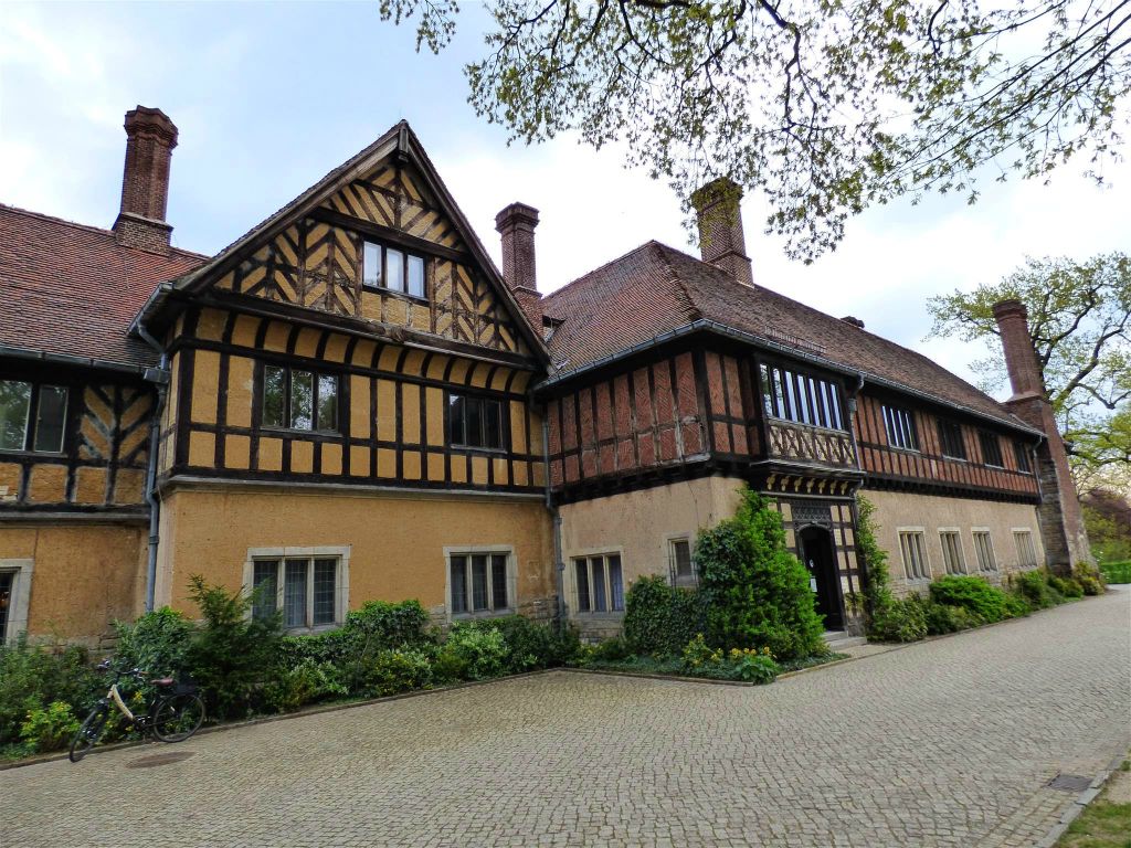 POTSDAM - het paleis Cecilienhof, een paleis uit 1917 die gebouwd is voor de laatste Duitse kroonprins Wilhelm van Pruisen en zijn echtgenote Cecilie