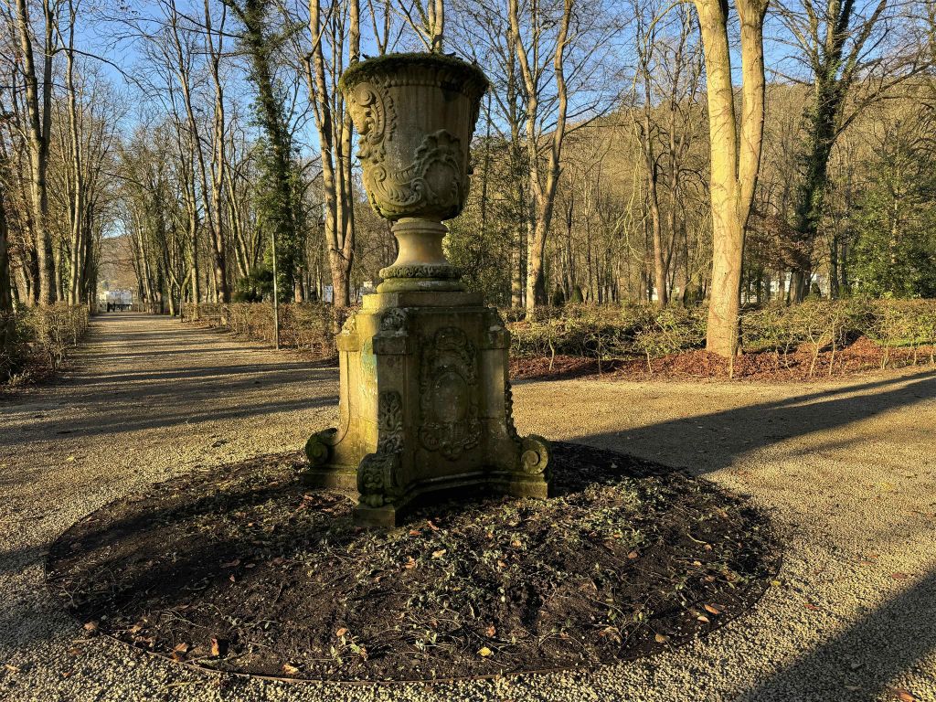 ECHTERNACH - een herdenkingsvaas in het stadspark