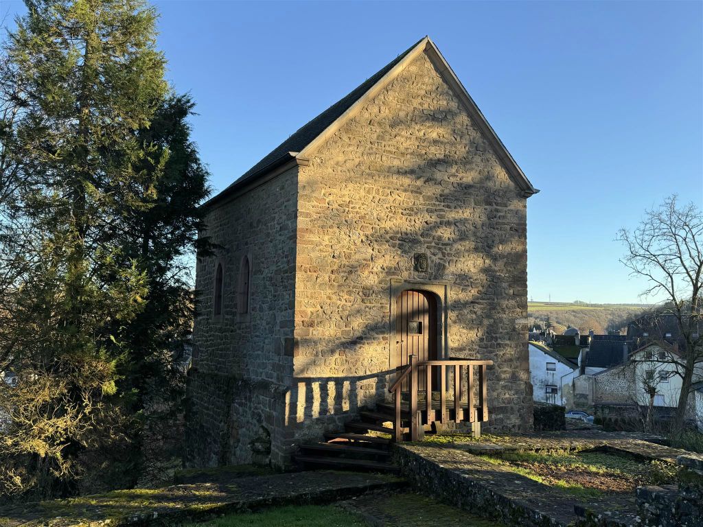ECHTERNACH - een kapel bij de Sint-Petrus-en-Pauluskerk