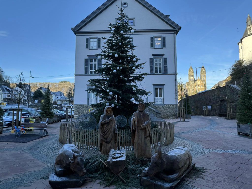 CLERVAUX - een kerststal en boom