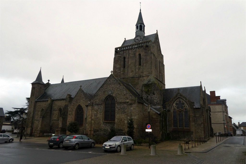 PONTORSON - de kerk van Notre-Dame