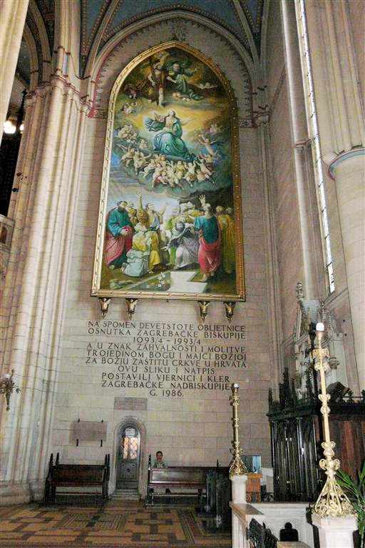 ZAGREB - binnen in de kathedraal van Zagreb