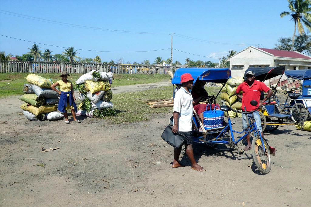 TOAMASINA - de goederen handel bij een haven