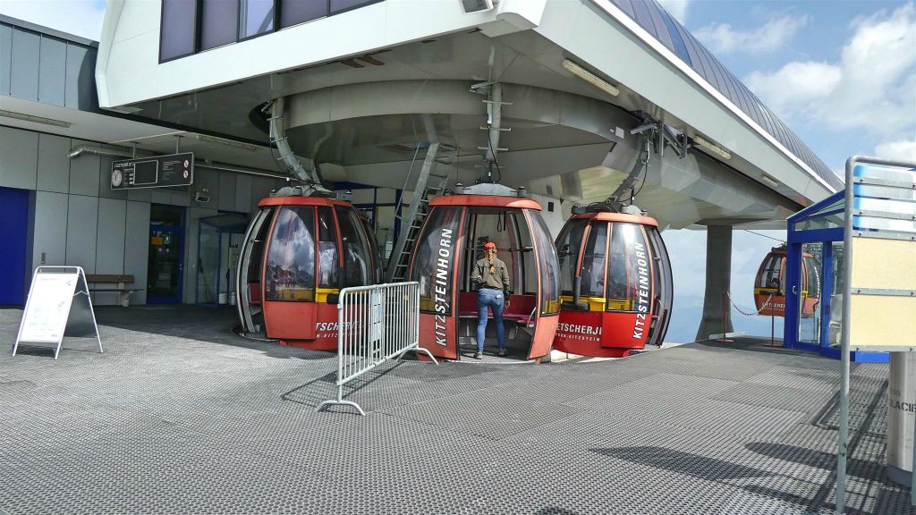 KAPRUN - het eindpunt van de Gletscherjet 2 kabelbaan (1979-2453 meter) naar de Kitzsteinhorn