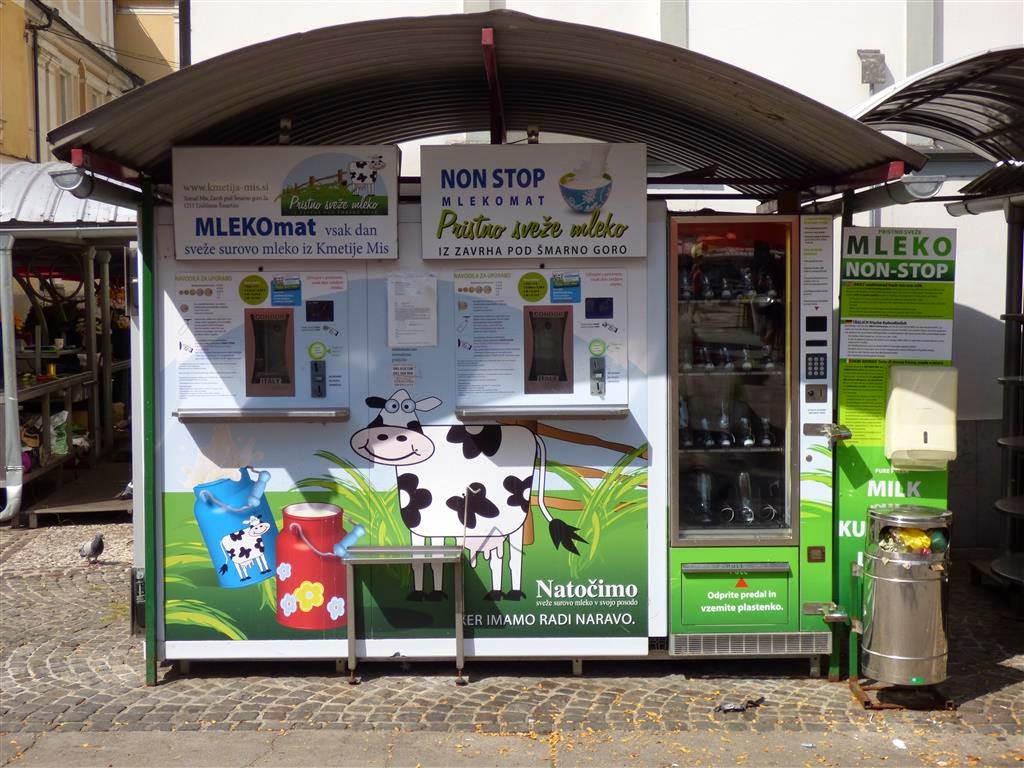LJUBLJANA - een verse melk automaat