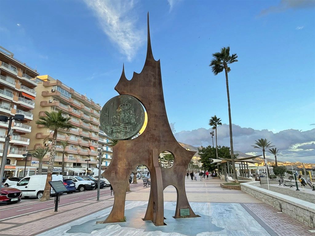 FUENGIROLA - het monument a La Peseta