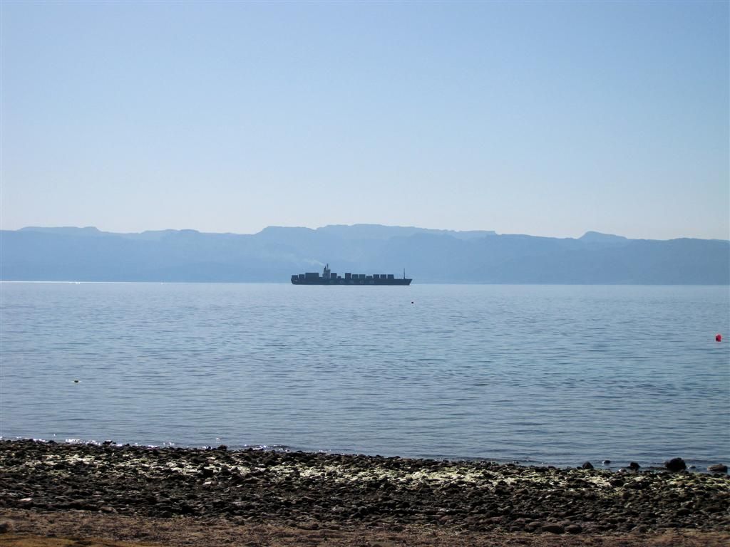 JORDANIЁ - AQABA - containerschip in rode zee